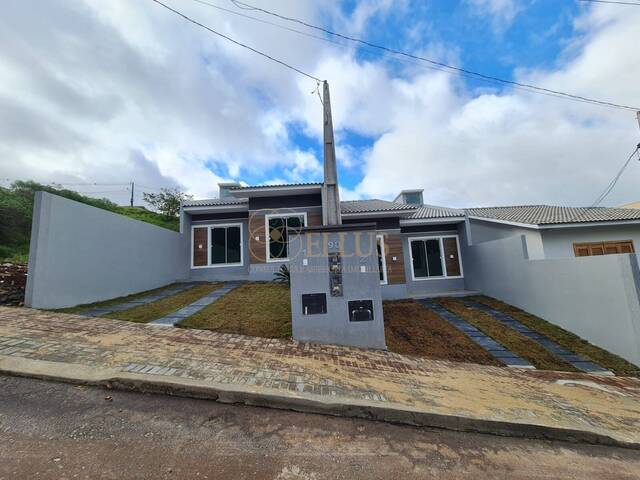 Duas casas geminadas de madeira, à venda, Cristo Rei, Campo Largo